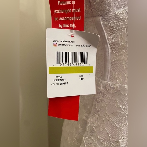 Plus Dress - Picture 9 of 10